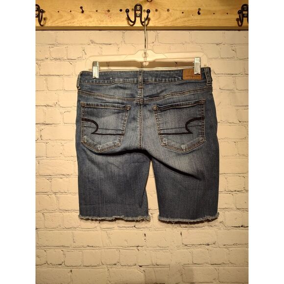American Eagle stretchy mid-length shorts size 4 * - Picture 2 of 4